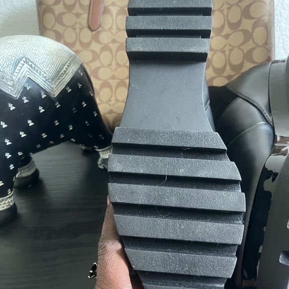 DKNY size 9 new boots - Picture 5 of 7